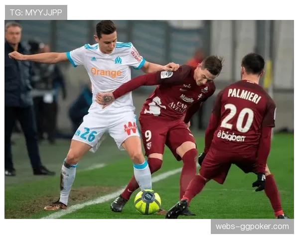 实时：梅斯球员染红，十人应战0-1落后于兰斯